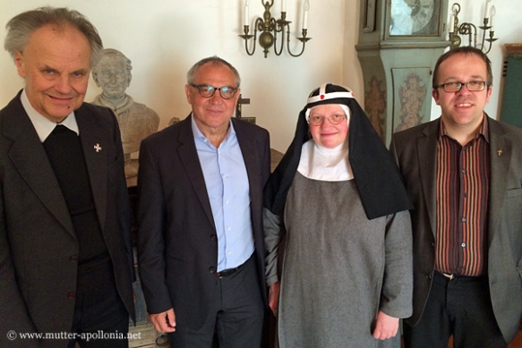 Von links: Pfarrer Lothar Kittelberger, Felix Magath, Sr. M. Apollonia Buchinger und Pfarrer Johannes Kiefmann.